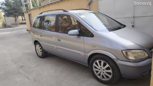 Opel Zafira 2006 · 2.2 AT