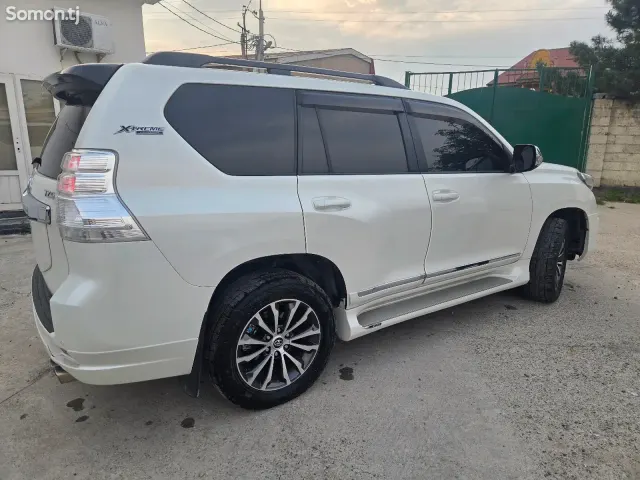 Toyota Land Cruiser Prado 2016 · 2.8 AT