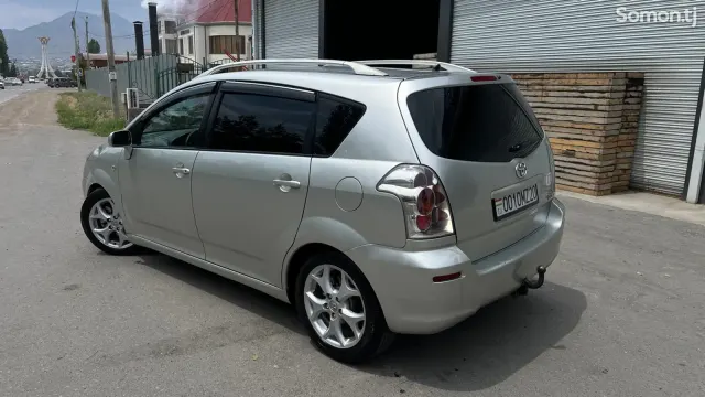 Toyota Corolla Verso 2006 · 2.2 MT