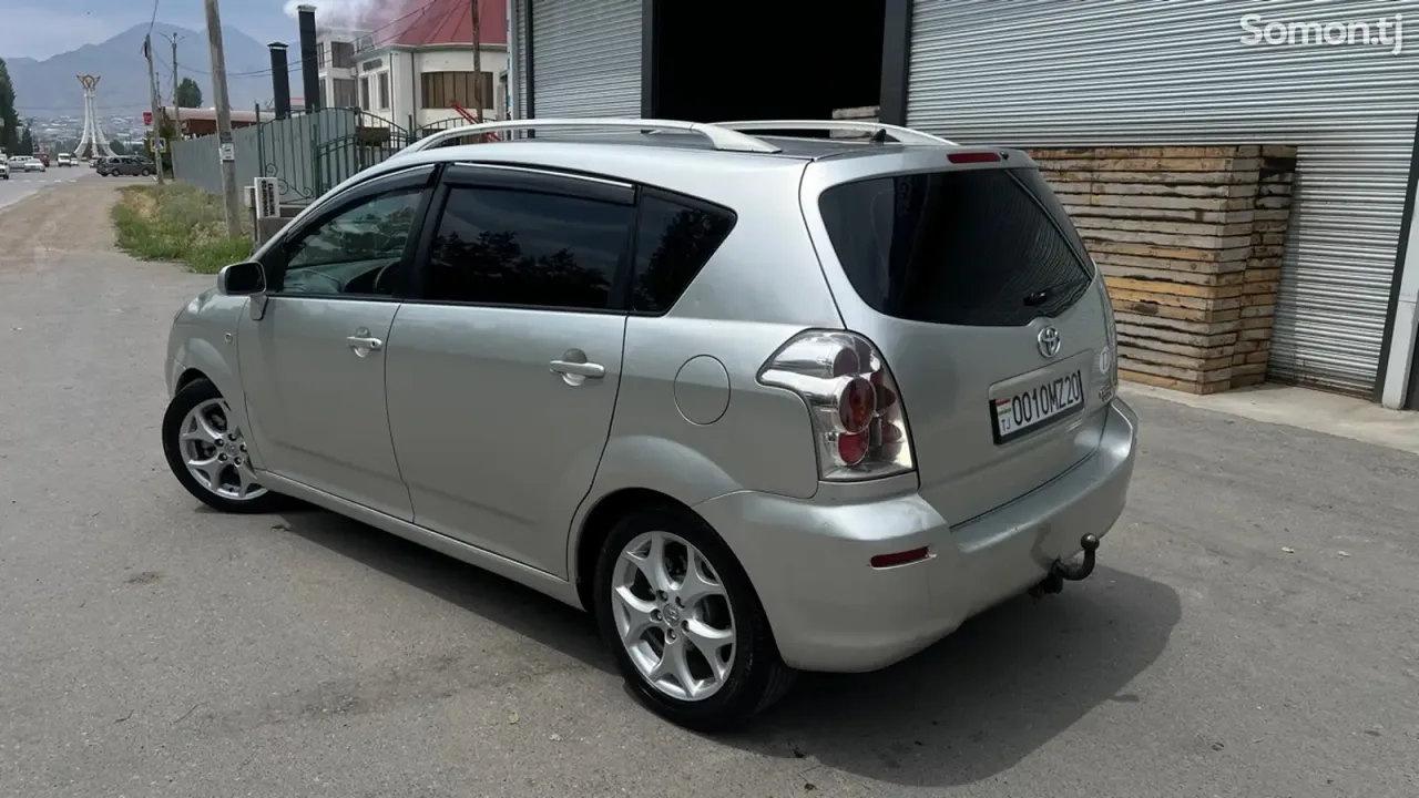 Toyota Corolla Verso 2006 · 2.2 MT