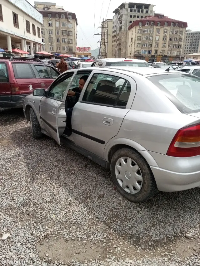Opel Astra G 1998 · 1.6 MT