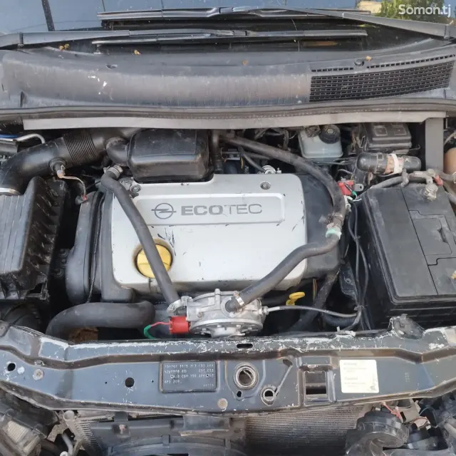 Opel Zafira 2000 · 1.6 MT