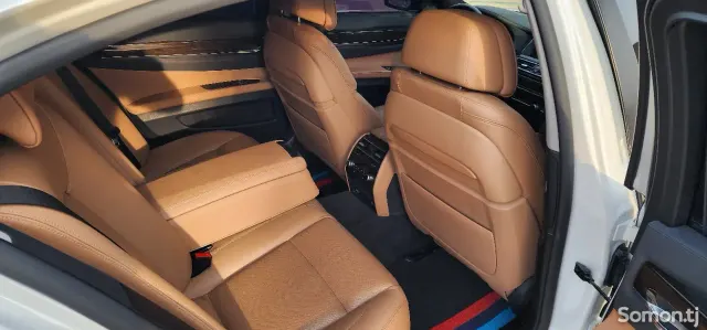 BMW 7 series 2014 · 4.0 AT