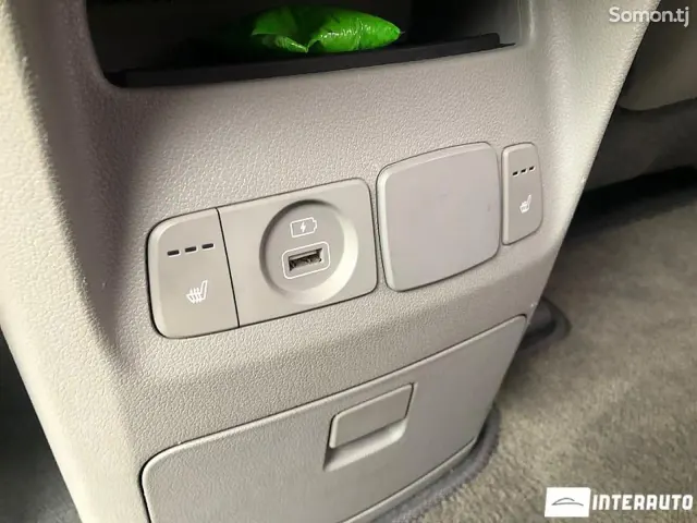 Kia Carnival 2019 · 2.2 AT