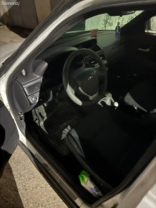 Lada (ВАЗ) Priora 2015 · 1.6 MT