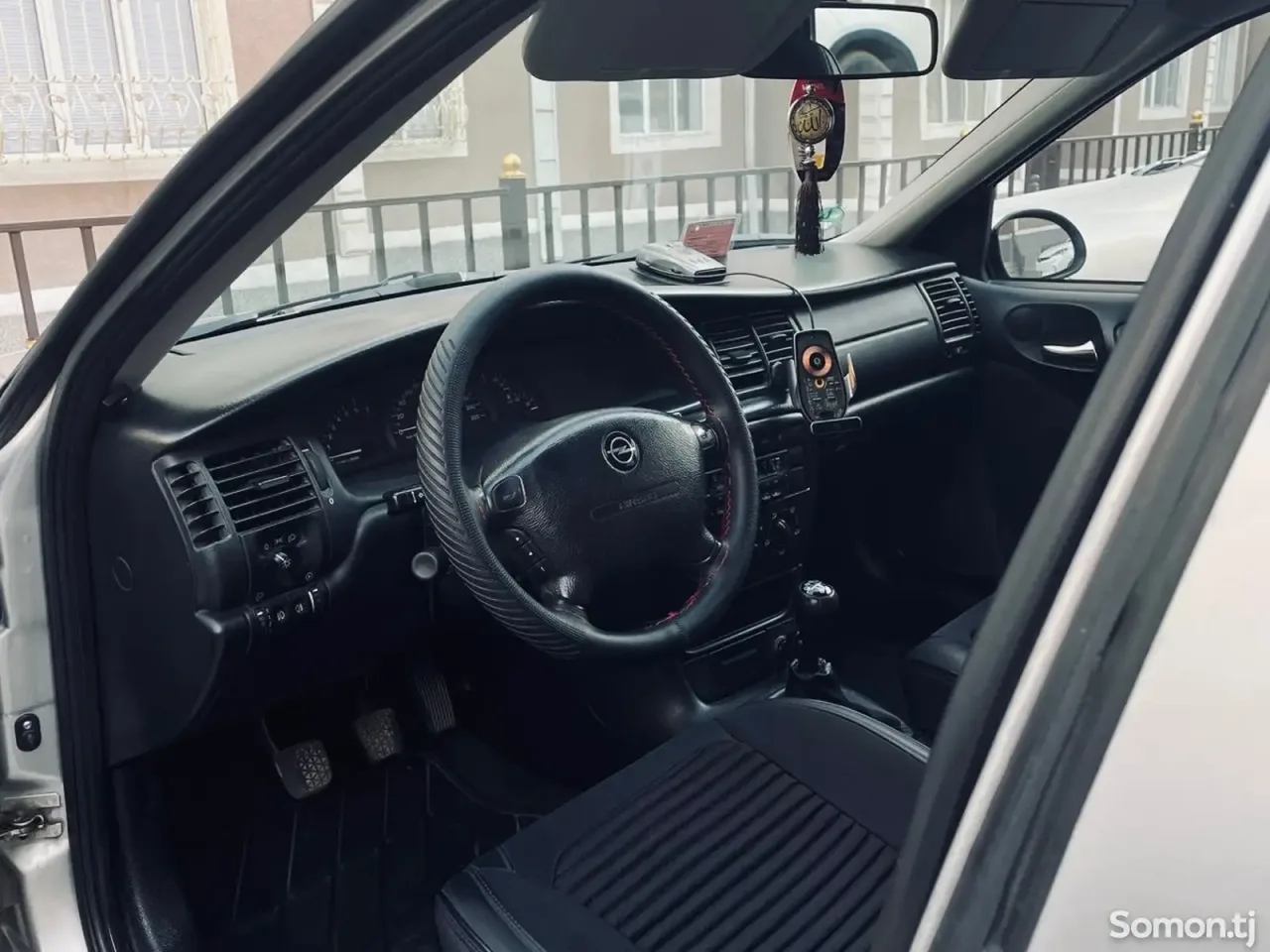 Opel Vectra B 1999 · 1.6 MT