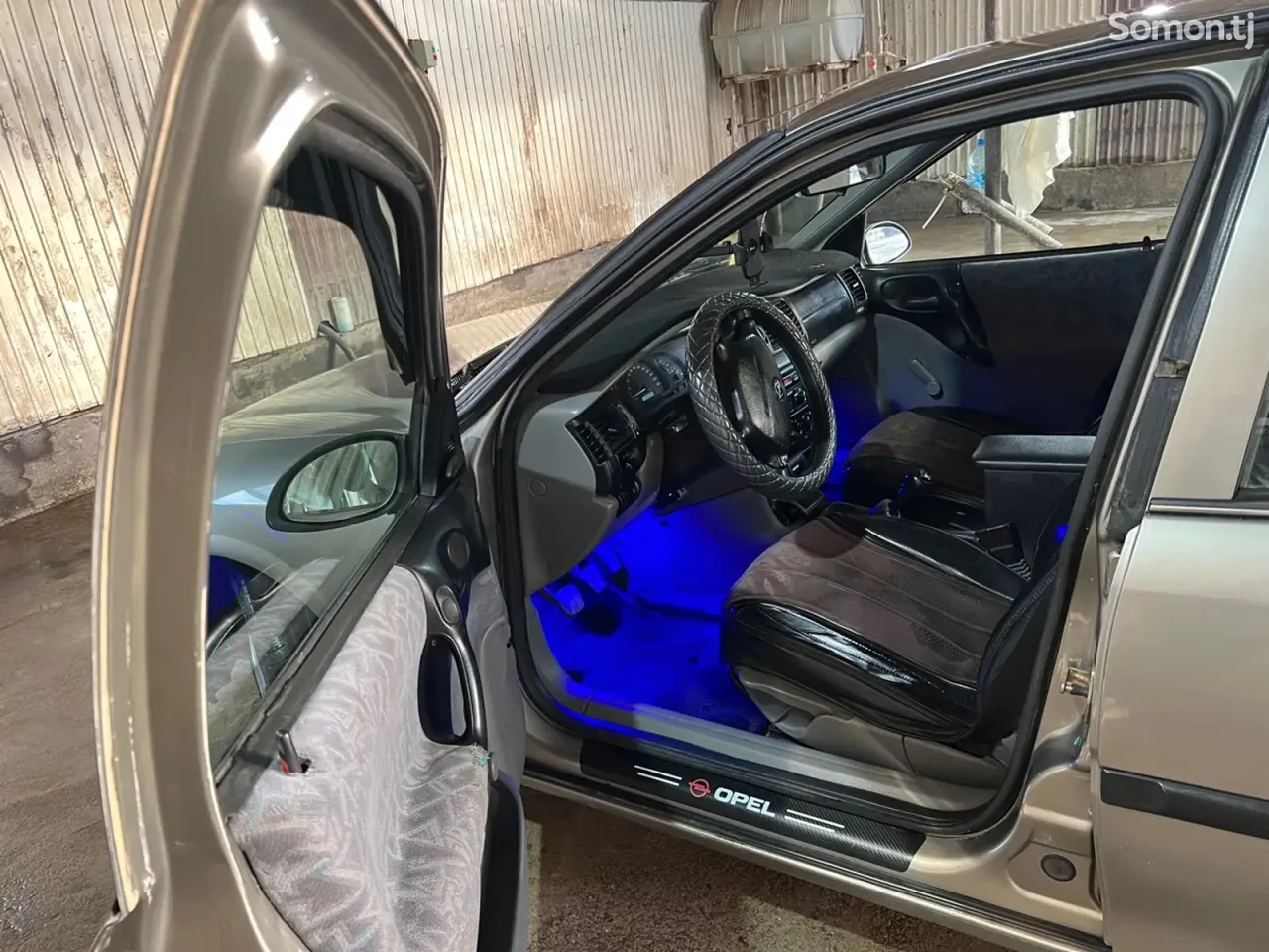 Opel Vectra B 1996 · 1.6 MT