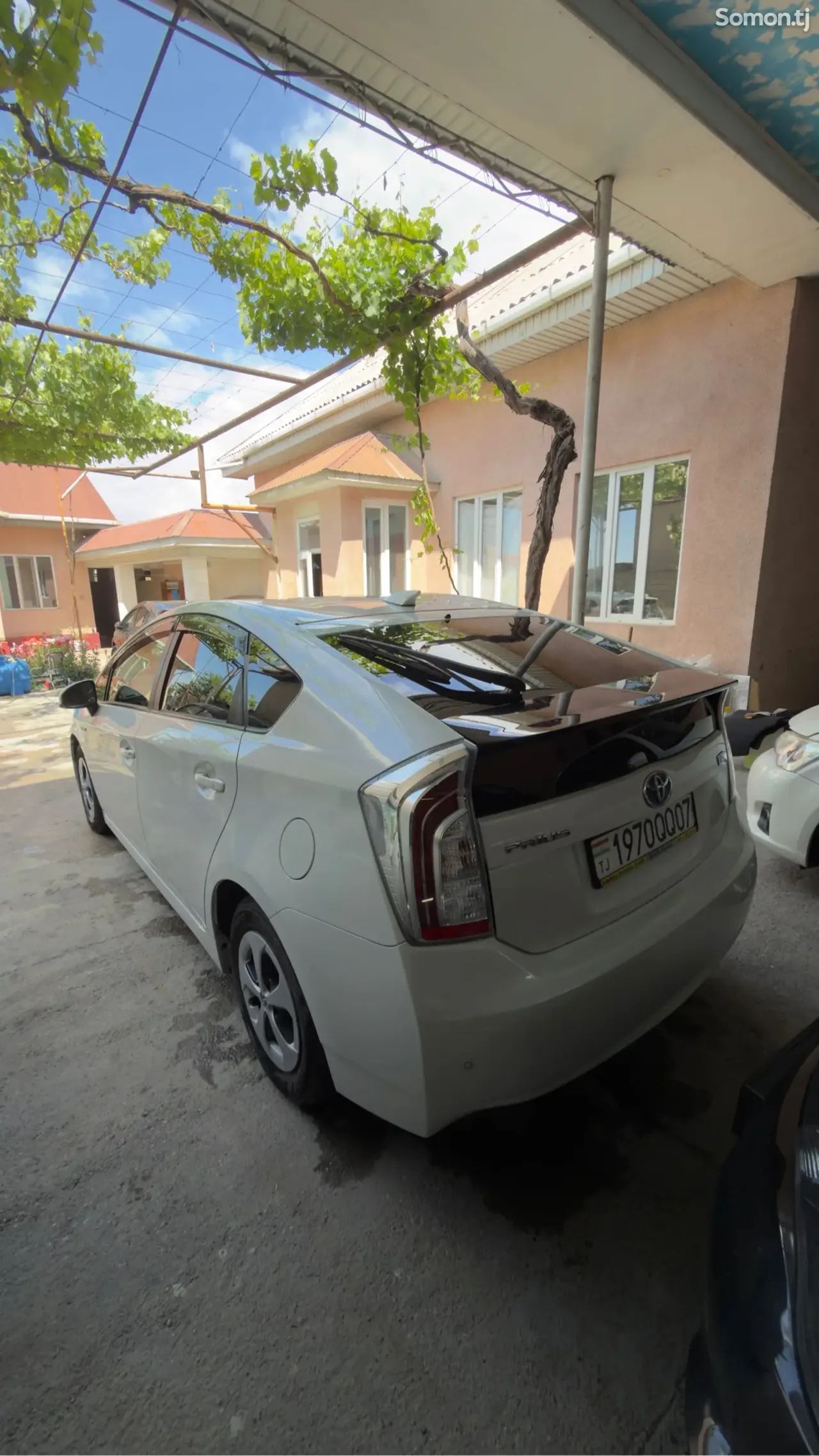 Toyota Prius 2014 · 1.8 AT