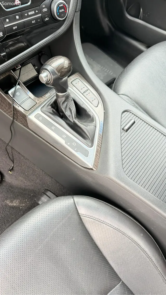 Kia K5 2014 · 2.0 AT