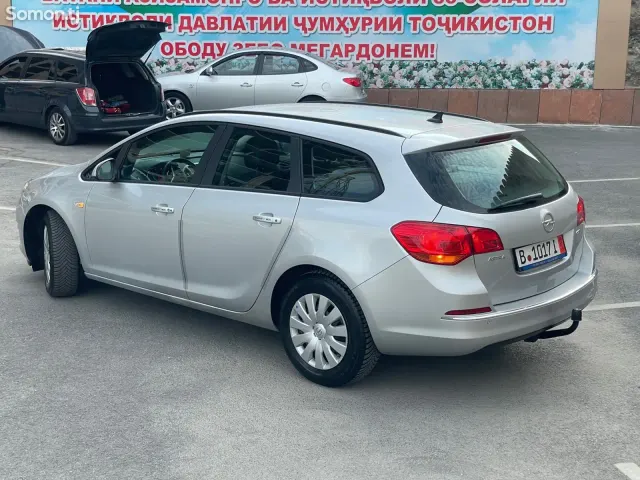 Opel Astra J 2014 · 1.7 MT