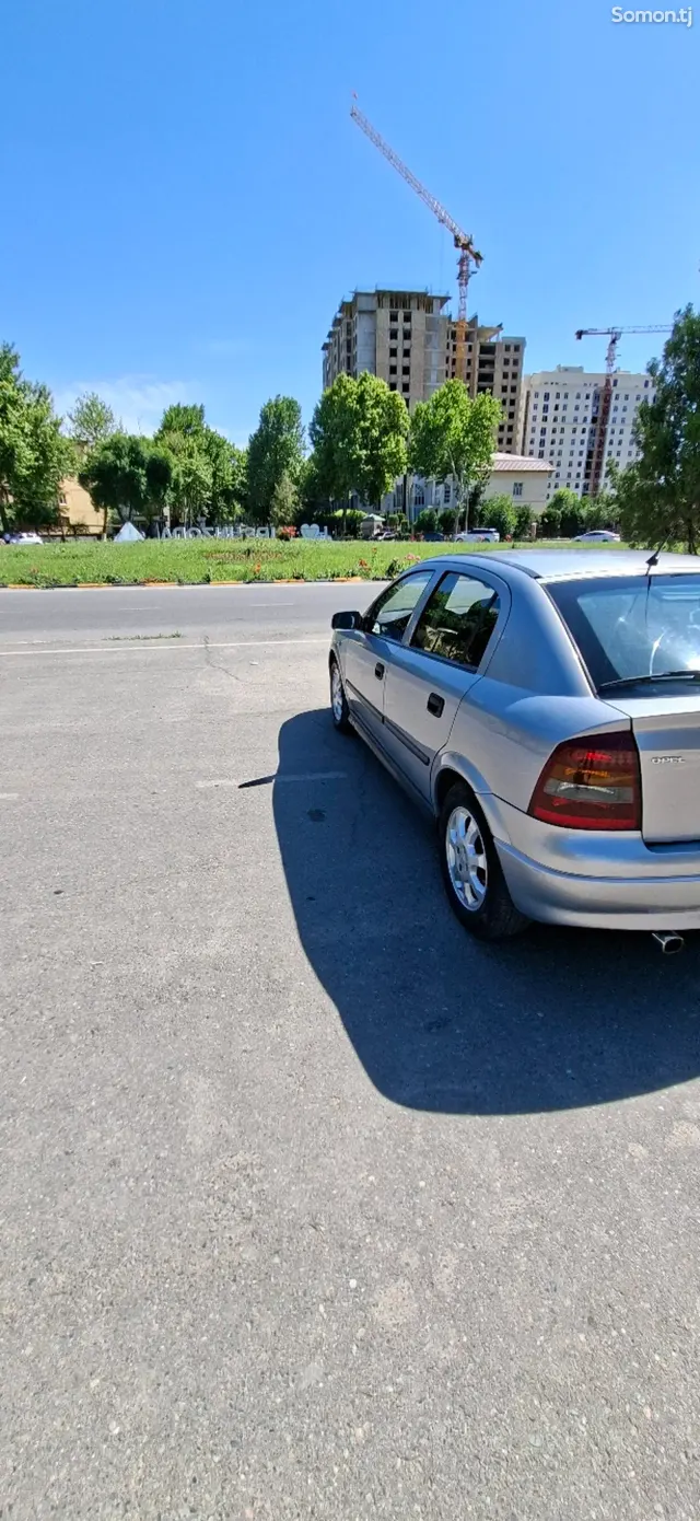 Opel Astra G 2001 · 1.6 MT
