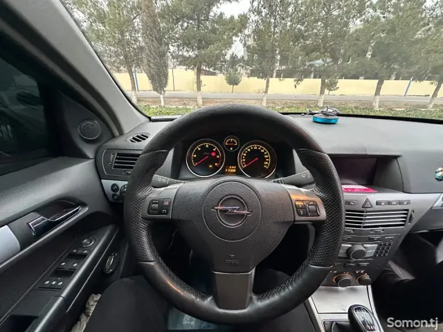 Opel Astra H 2008 · 1.9 MT