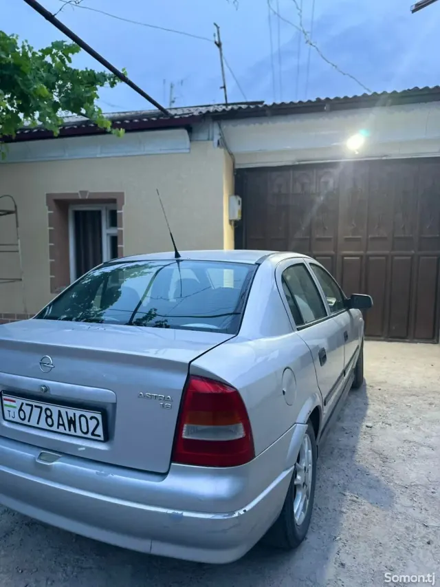 Opel Astra G 1999 · 1.6 MT