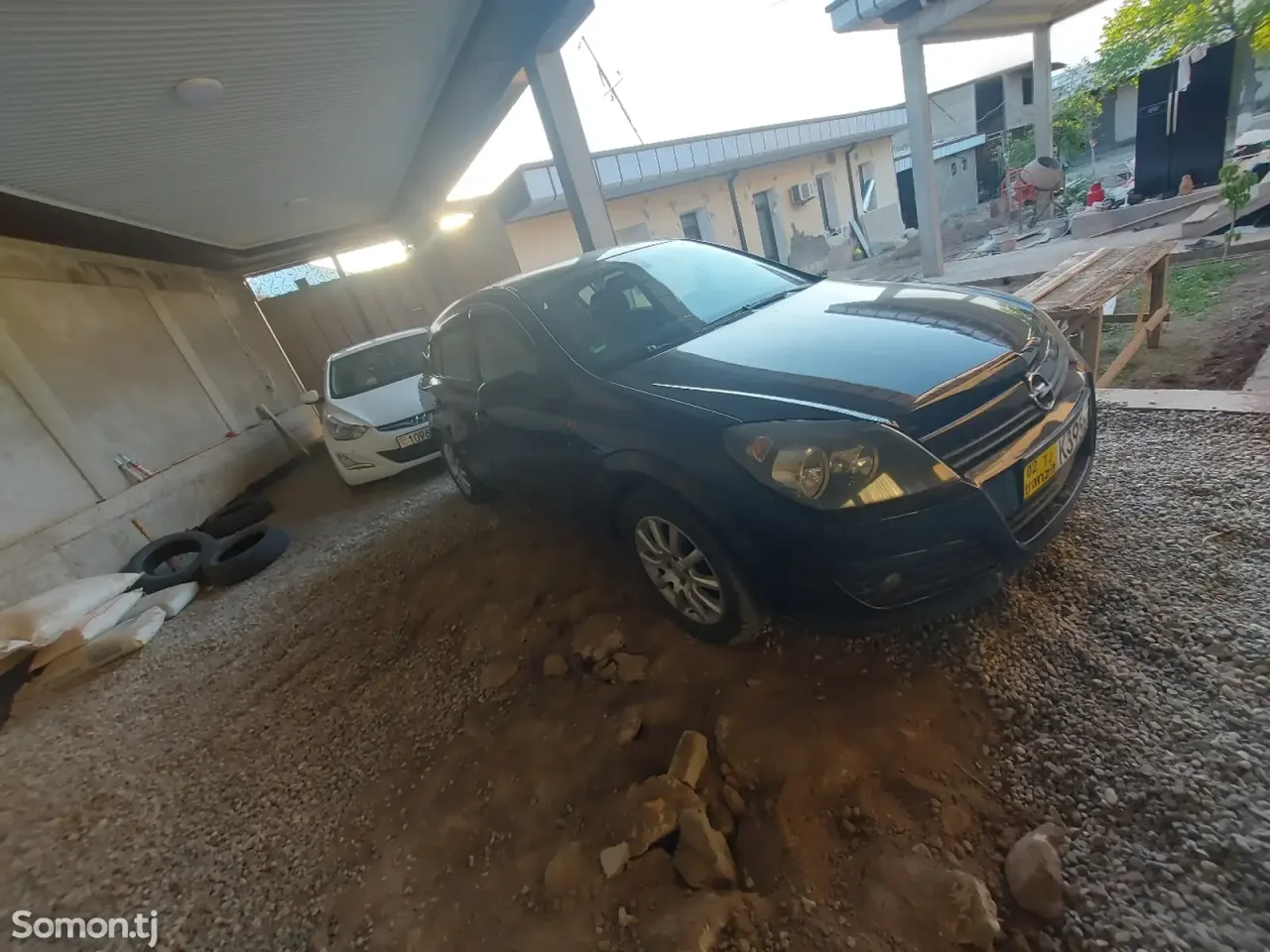 Opel Astra H 2004 · 1.6 MT