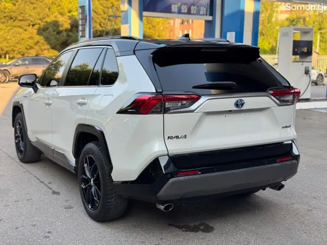 Toyota RAV 4 2021 · 2.5 AT