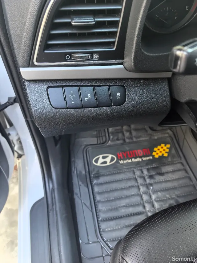 Hyundai Avante 2017 · 1.6 AT