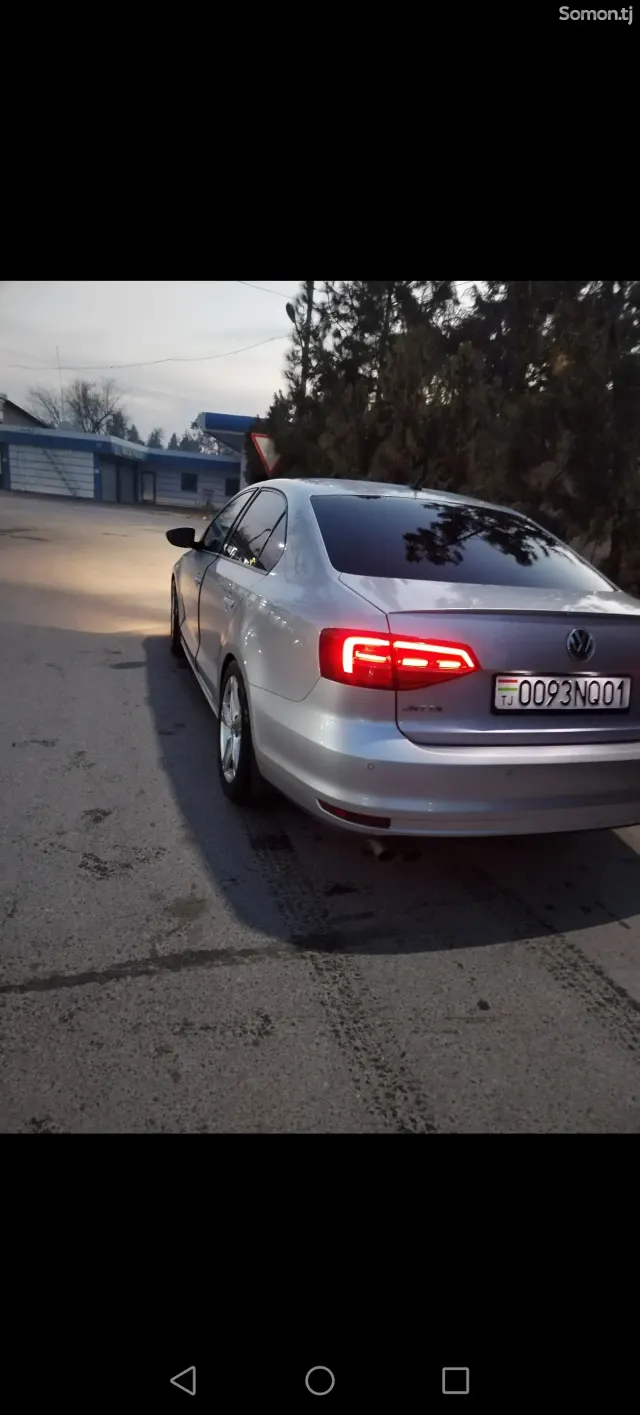 Volkswagen Jetta 2015 · 2.0 AT