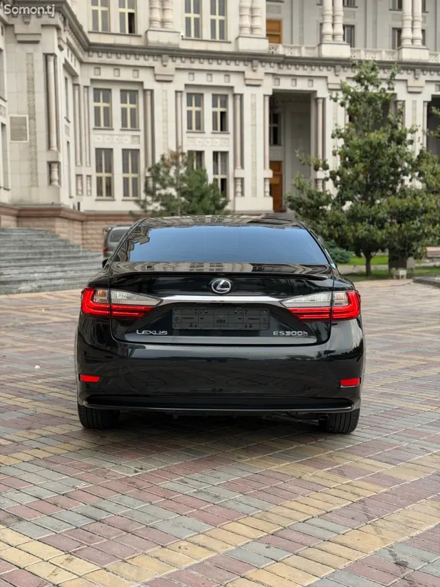 Lexus ES series 2016 · 3.0 AT