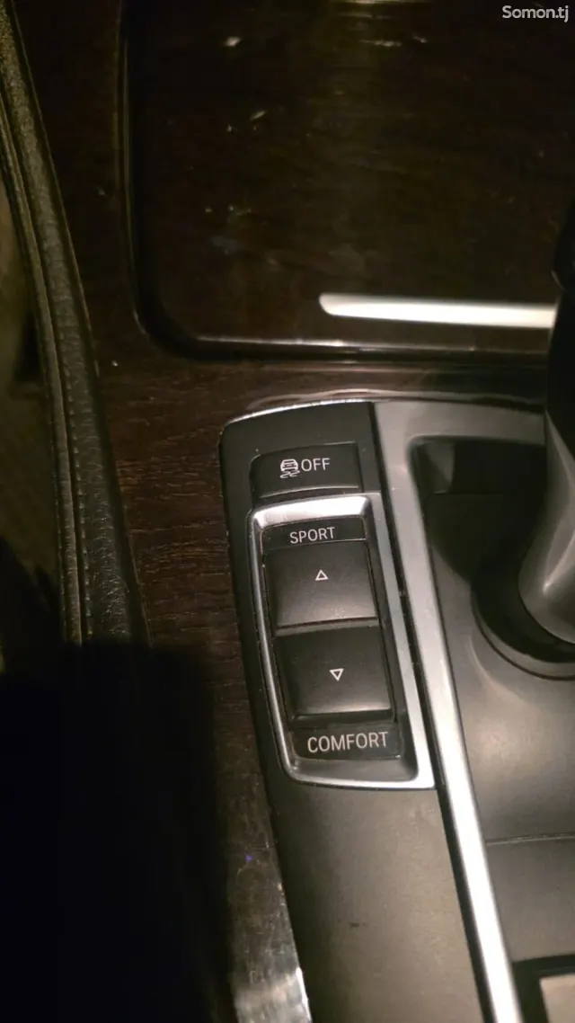BMW M5 2012 · 2.2 AT