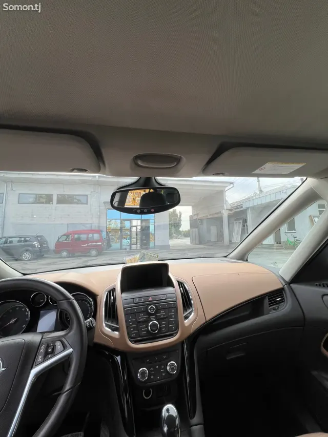 Opel Zafira 2015 · 1.6 AT