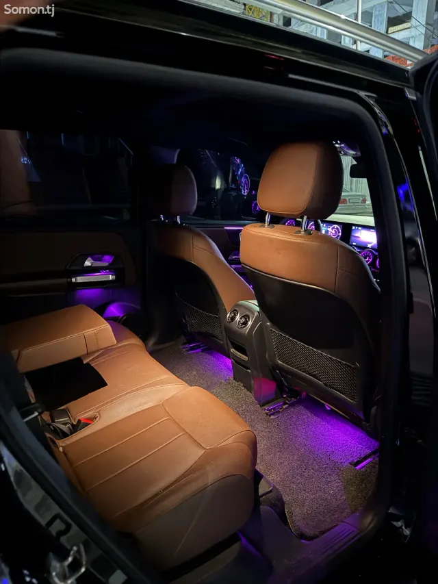 Mercedes-Benz EQB 2025 · AT