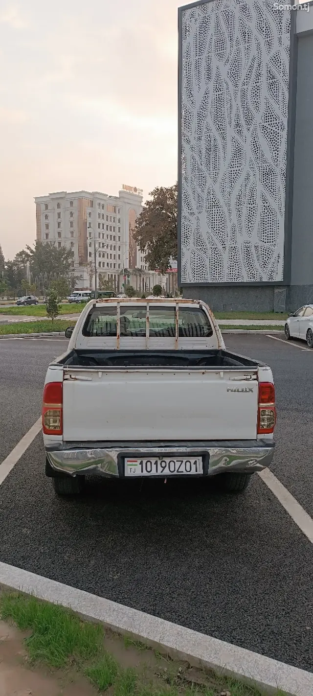 Toyota Hilux 2009 · 2.7 MT
