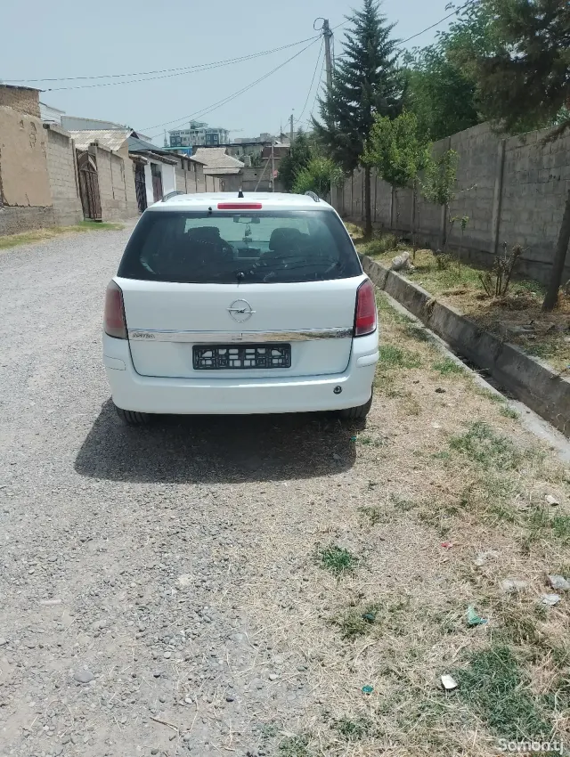 Opel Astra H 2005 · 1.4 MT