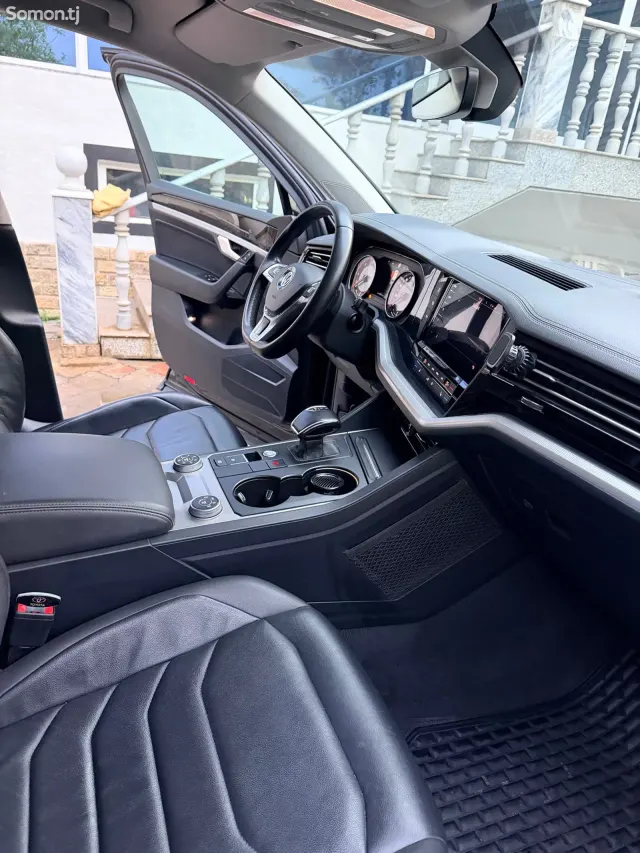 Volkswagen Touareg 2019 · 3.0 AT