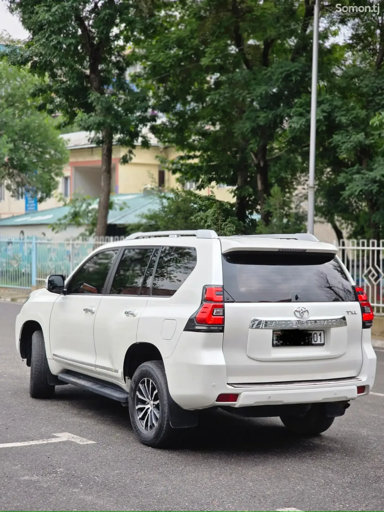 Toyota Land Cruiser Prado 2013 · 2.7 AT