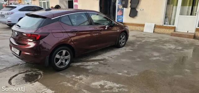 Opel Astra K 2017 · AT