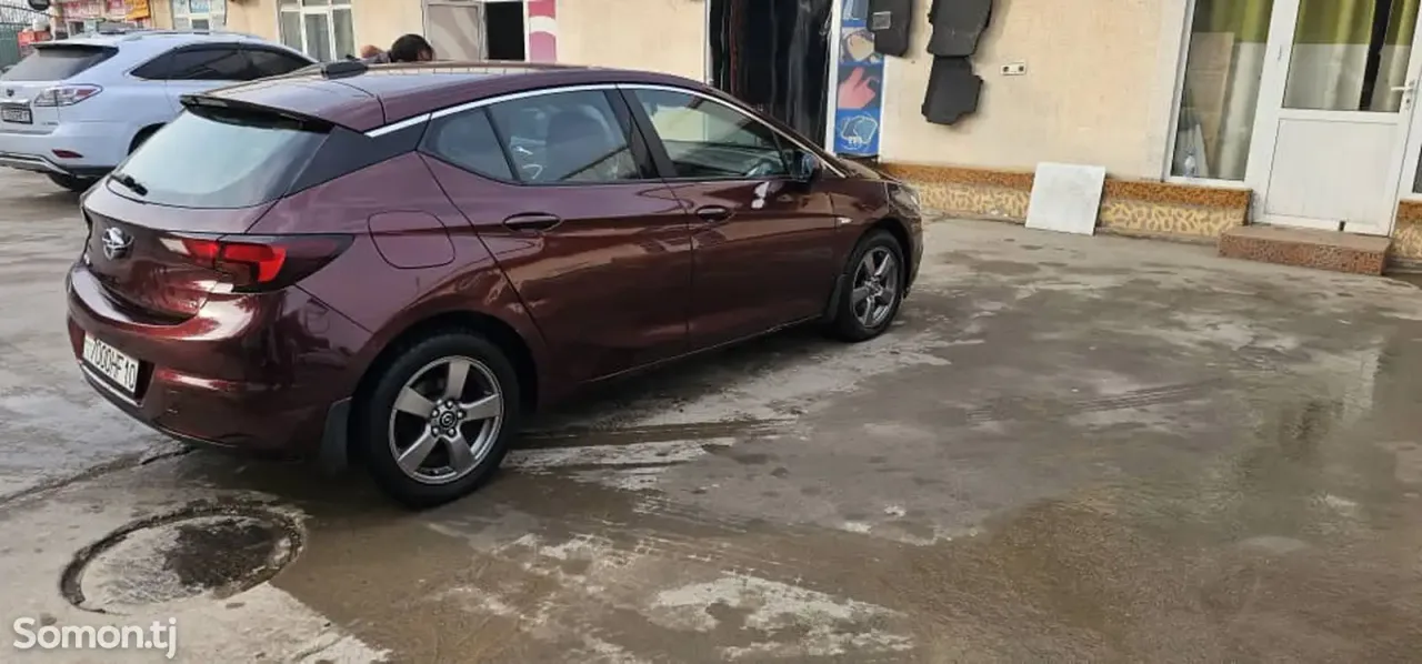Opel Astra K 2017 · AT
