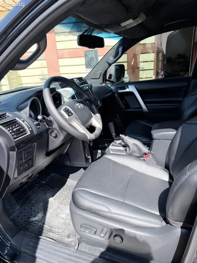 Toyota Land Cruiser Prado 2017 · 3.0 AT