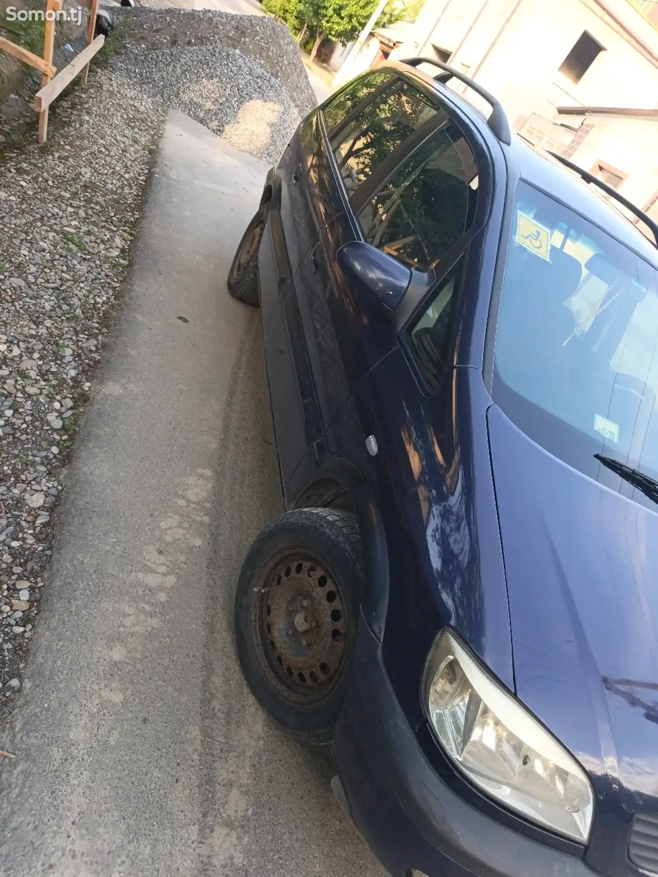 Opel Zafira 1999 · 1.8 MT