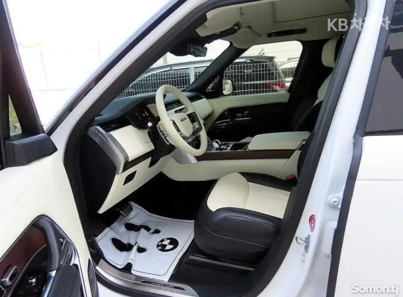 Land Rover Range Rover 2023 · 4.4 AT