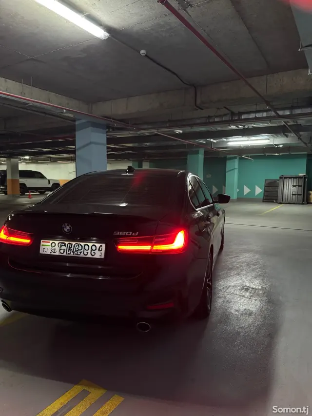 BMW 3 series 2019 · 2.0 AT