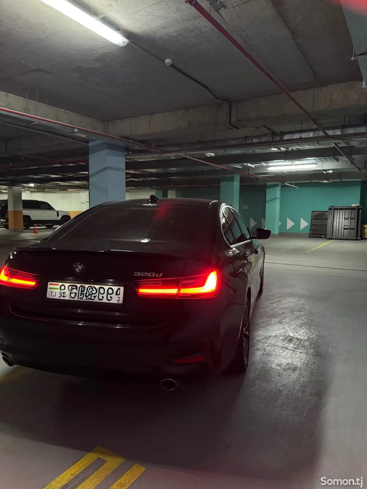 BMW 3 series 2019 · 2.0 AT