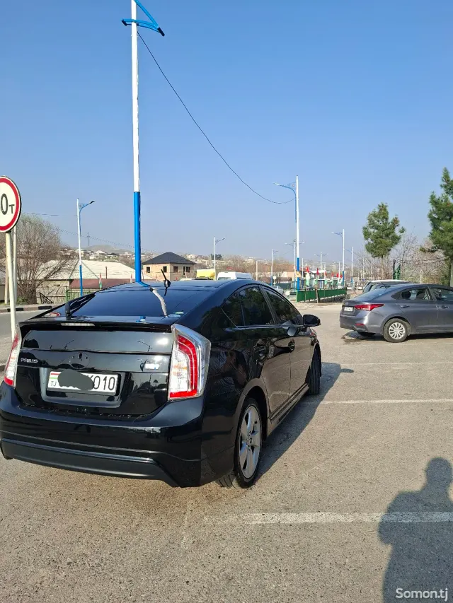 Toyota Prius 2014 · 1.8 AT