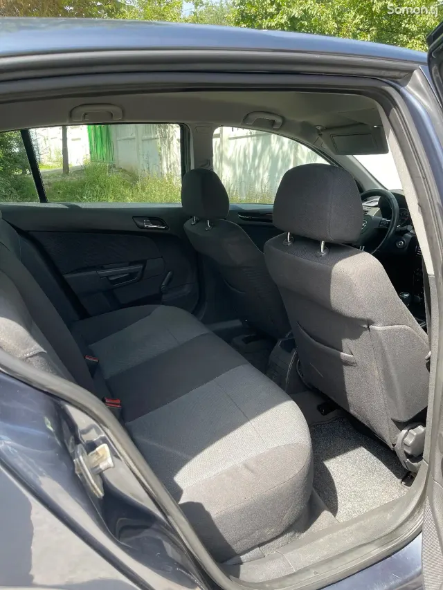 Opel Astra H 2007 · 1.6 MT