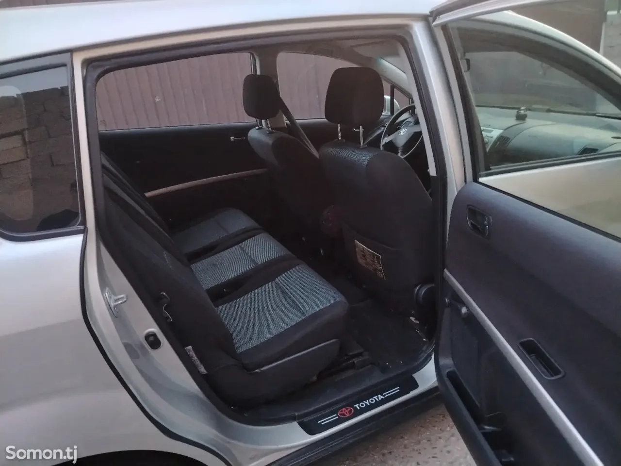 Toyota Corolla Verso 2008 · 2.2 MT