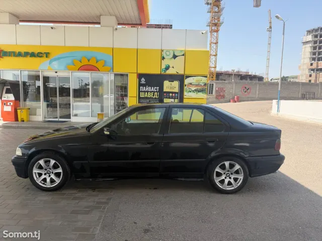 BMW 3 series 1993 · 1.8 MT