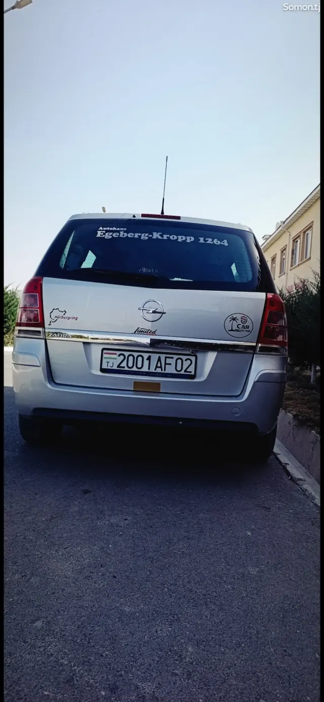 Opel Zafira 2010 · 2.2 AT