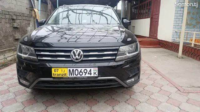 Volkswagen Tiguan 2018 · 2.0 AT