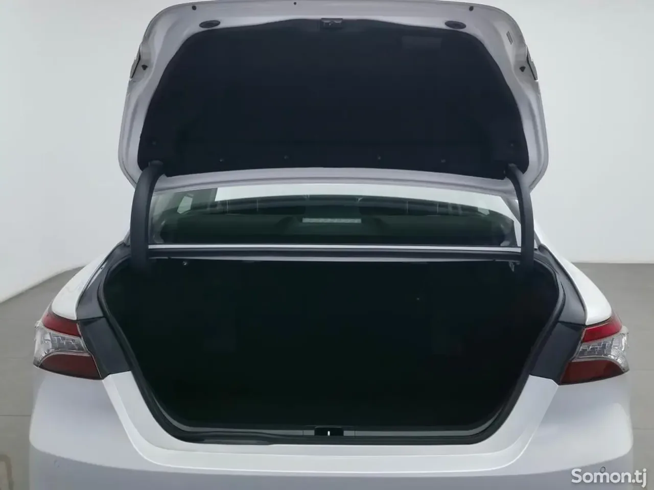 Toyota Camry 2019 · 2.5 AT