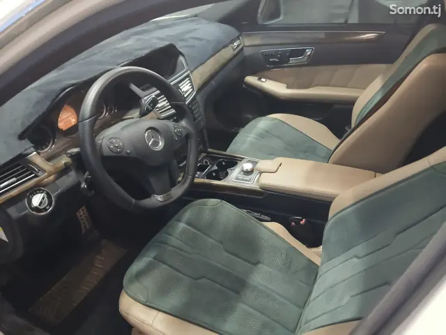 Mercedes-Benz E class 2011 · 3.5 AT
