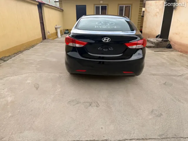 Hyundai Elantra 2011 · 1.8 AT