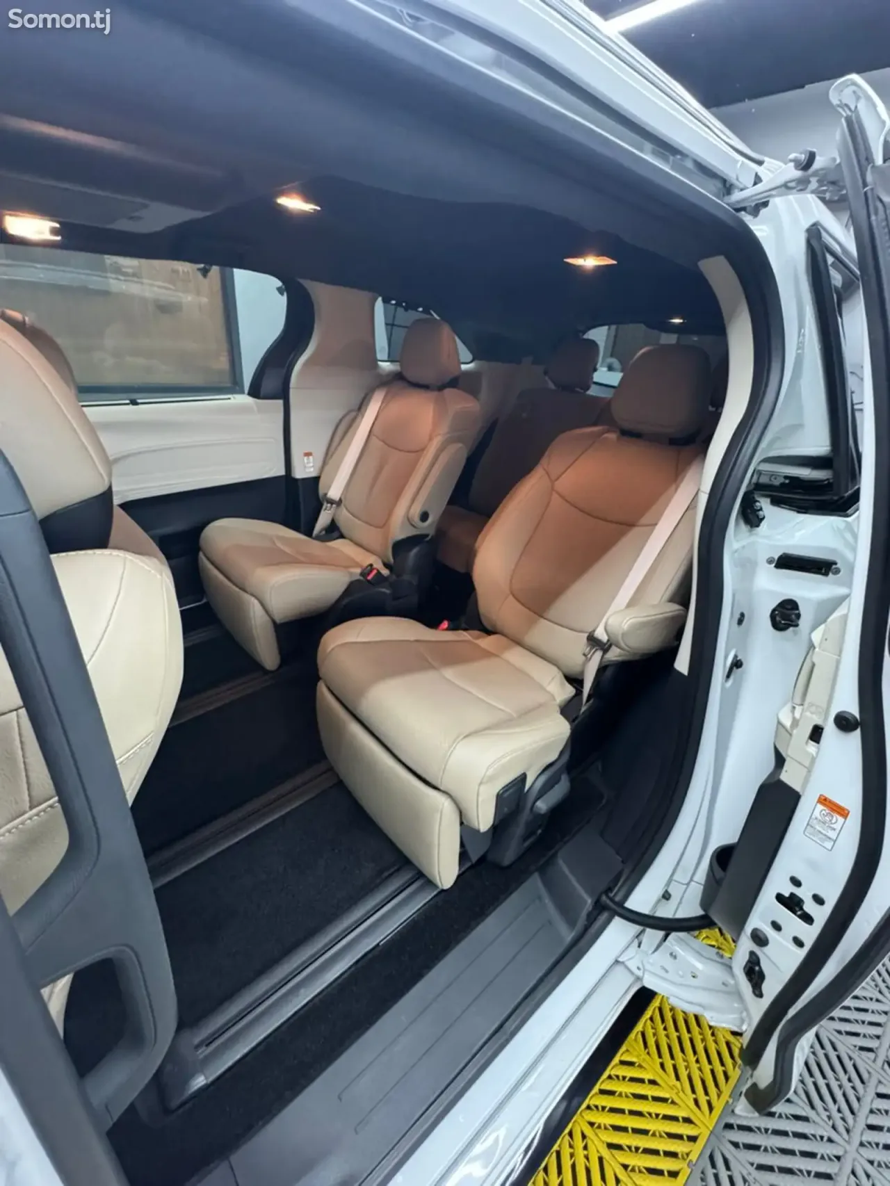 Toyota Sienna 2024 · 2.5 AT