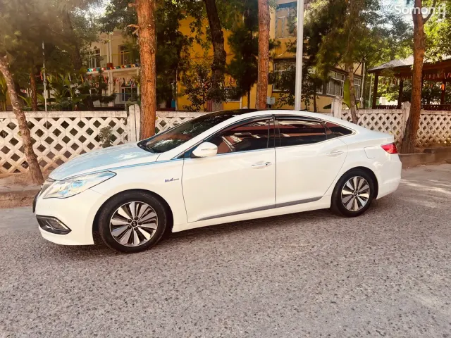 Hyundai Grandeur 2016 · 2.4 AT