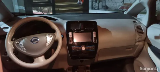 Nissan Leaf 2013 · AT
