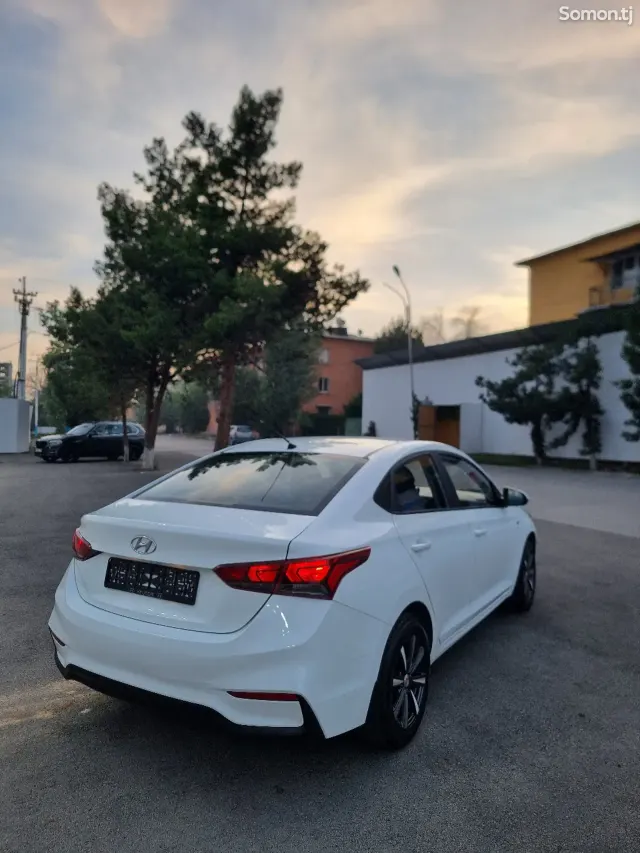 Hyundai Accent 2018 · 1.6 AT