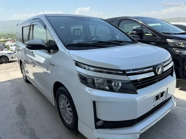 Toyota Voxy 2014 · 1.8 AT